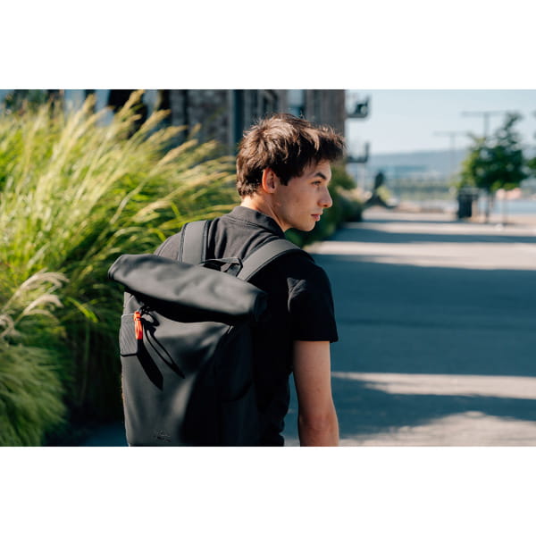 SSD Zewnętrzny Verbatim Pocket SSD Black/Red, 32192, 1000GB, czerwony, M.2, zawiera kabel USB C, USB-C-6 957 